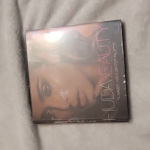 Huda beauty summer highlighter palette. Brand new